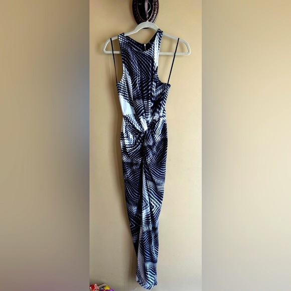 Forever 21 Dresses & Skirts - ❤️ 3/$15❤️ Front knot ruched midi dress